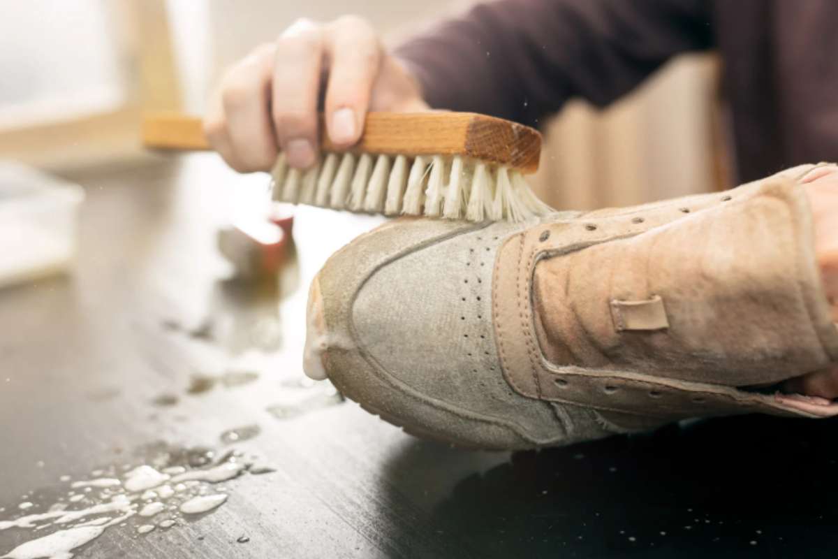 sneakers in camoscio